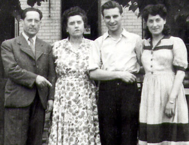 ROBERT - MARGUERITE - JEAN DENAMPS ET GISELE - AOUT 1948