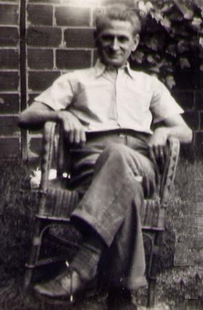 Eugène Denamps assis