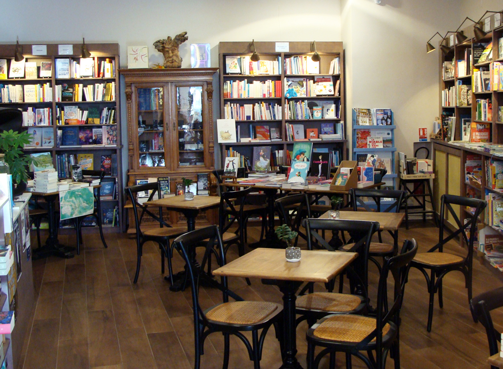 Intérieur de la librairie Les Pêcheurs d'Étoiles
